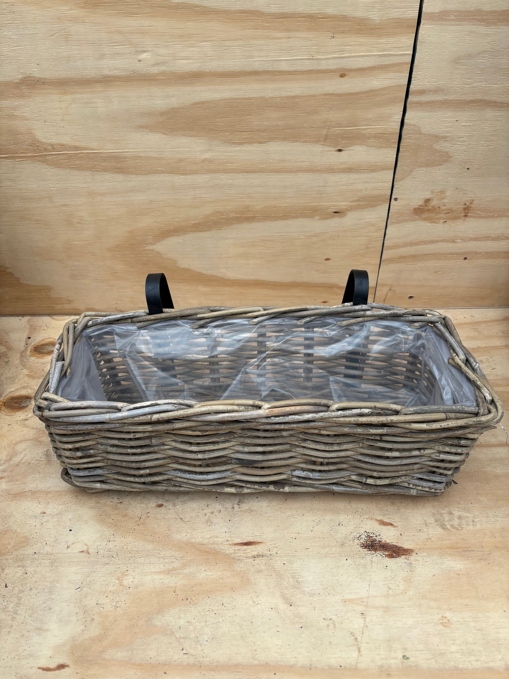 Balcony box with handle